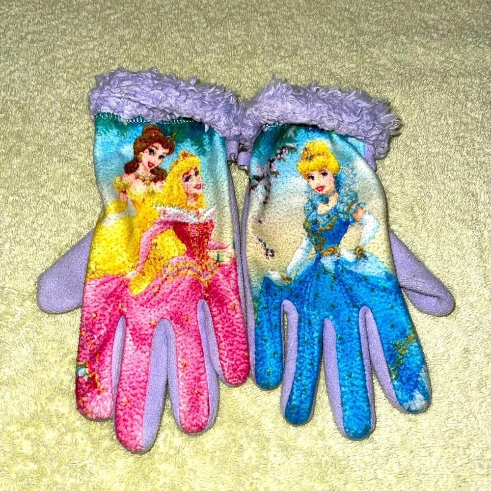 ✨3 FOR $18✨ MIX & MATCH…”THE DISNEY STORE” PRINCESS GLOVES, GIRLS SIZE XSC